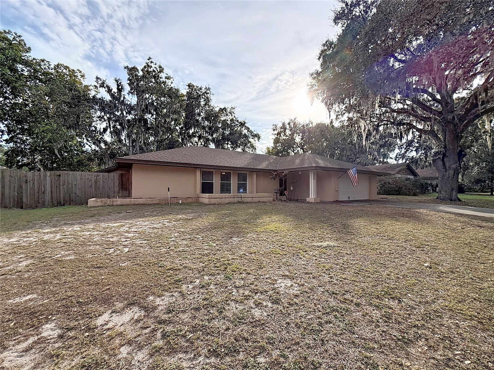 209 First Street Tavares FL 32778 S5142540 image17