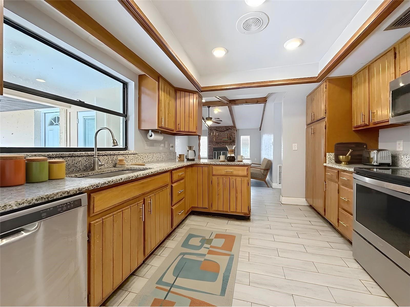 209 First Street Tavares FL 32778 S5142540 image5