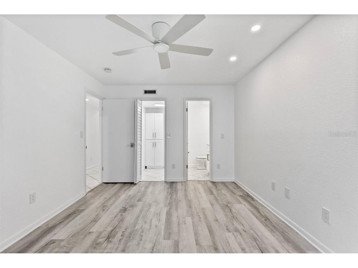 209 NE Lincoln Circle N #105 Saint Petersburg FL 33702 TB8358166 image13