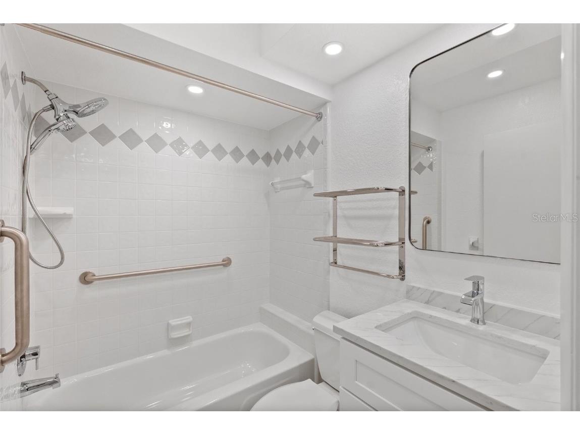 209 NE Lincoln Circle N #105 Saint Petersburg FL 33702 TB8358166 image15