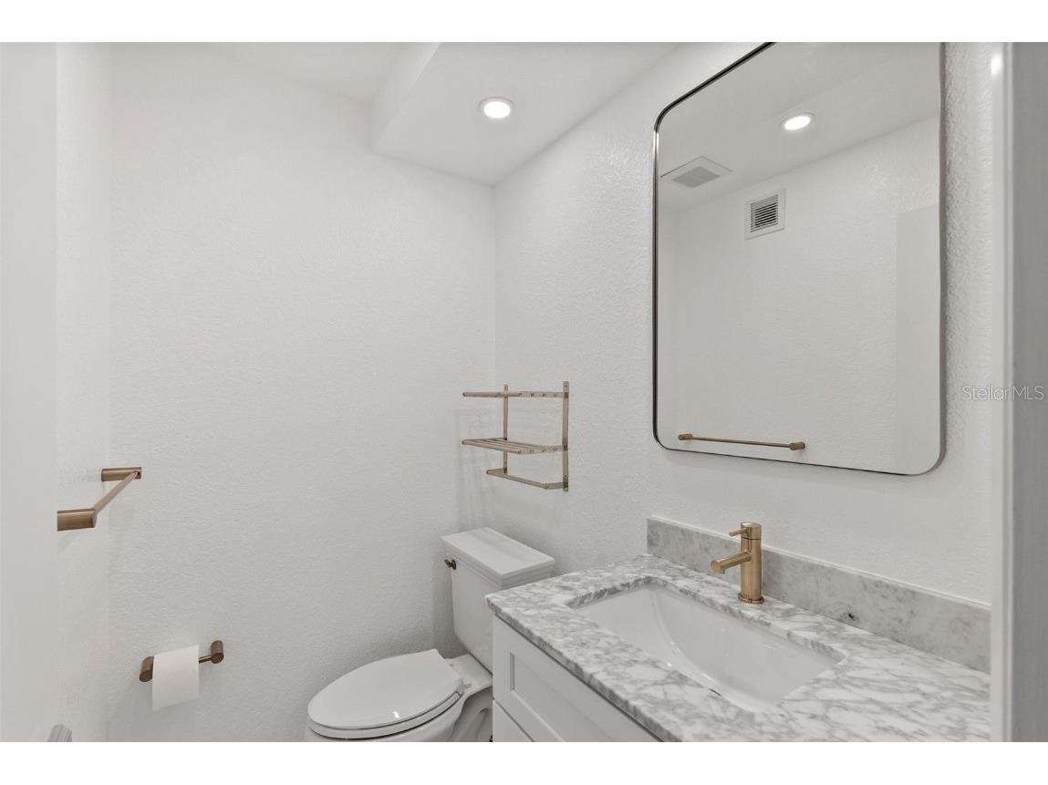 209 NE Lincoln Circle N #105 Saint Petersburg FL 33702 TB8358166 image19