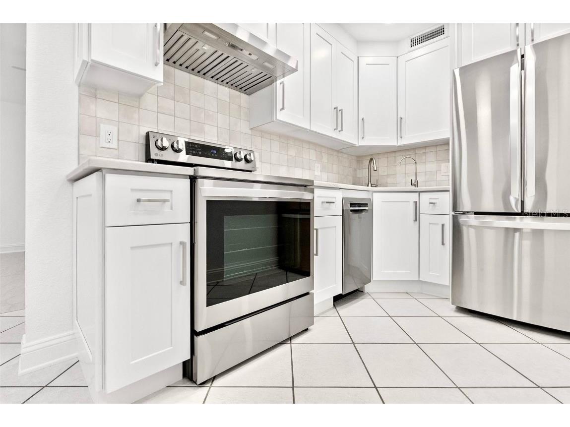 209 NE Lincoln Circle N #105 Saint Petersburg FL 33702 TB8358166 image5