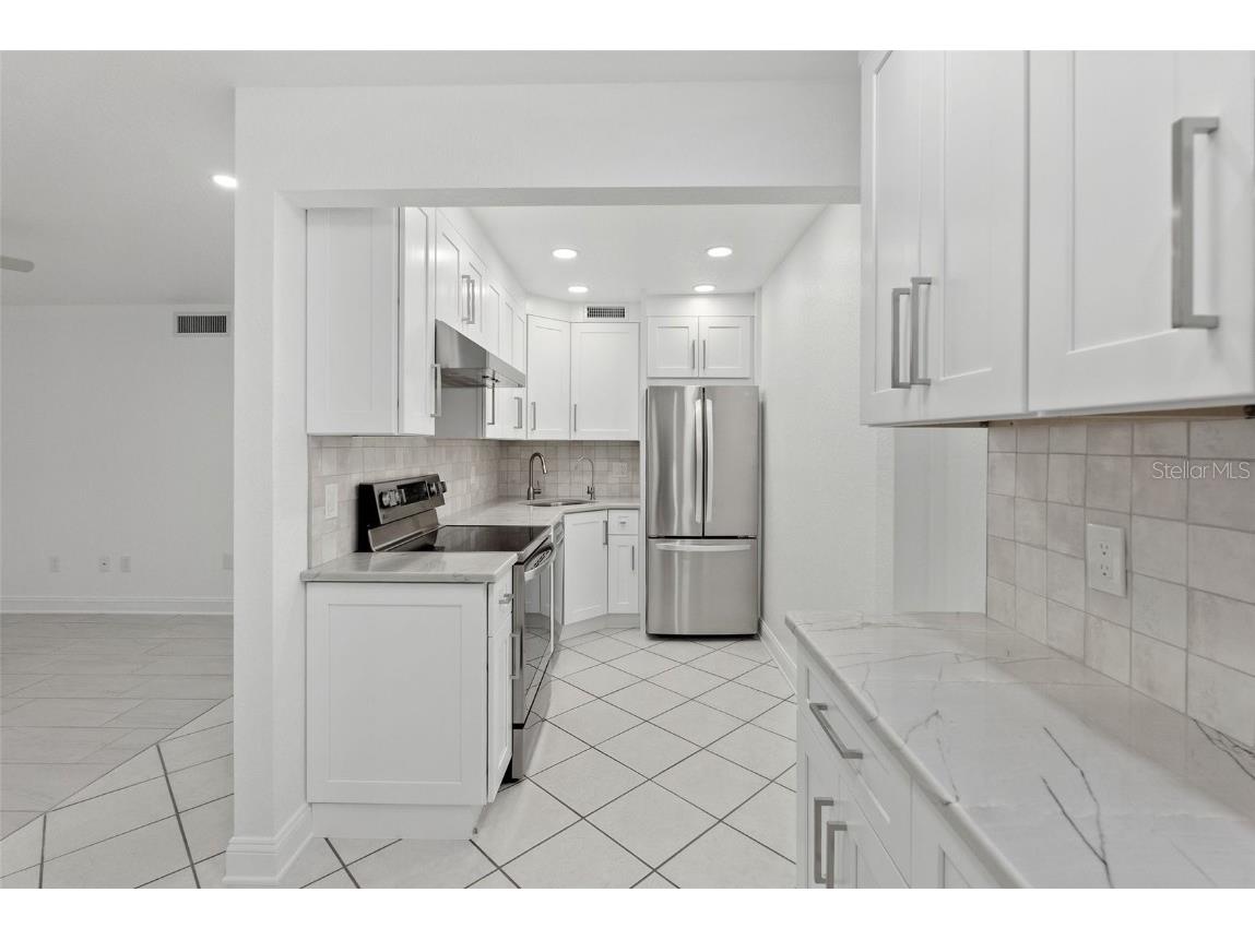 209 NE Lincoln Circle N #105 Saint Petersburg FL 33702 TB8358166 image7