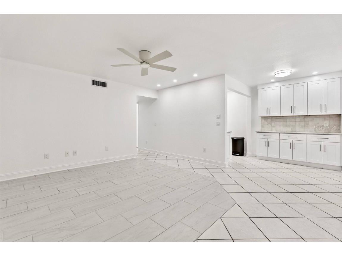 209 NE Lincoln Circle N #105 Saint Petersburg FL 33702 TB8358166 image9