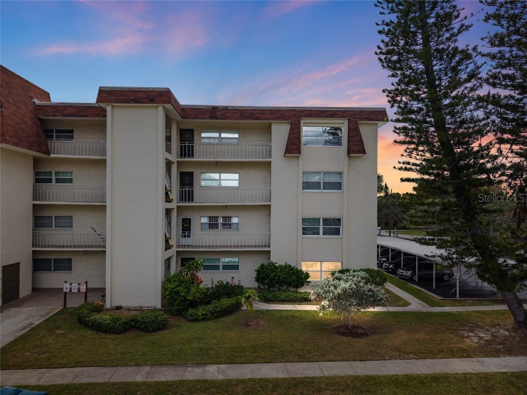 209 NE Lincoln Circle N #109 Saint Petersburg FL 33702 TB8429515 image2