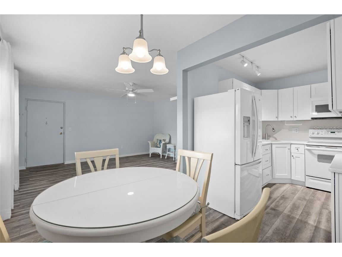 209 NE Lincoln Circle N #109 Saint Petersburg FL 33702 TB8429515 image6