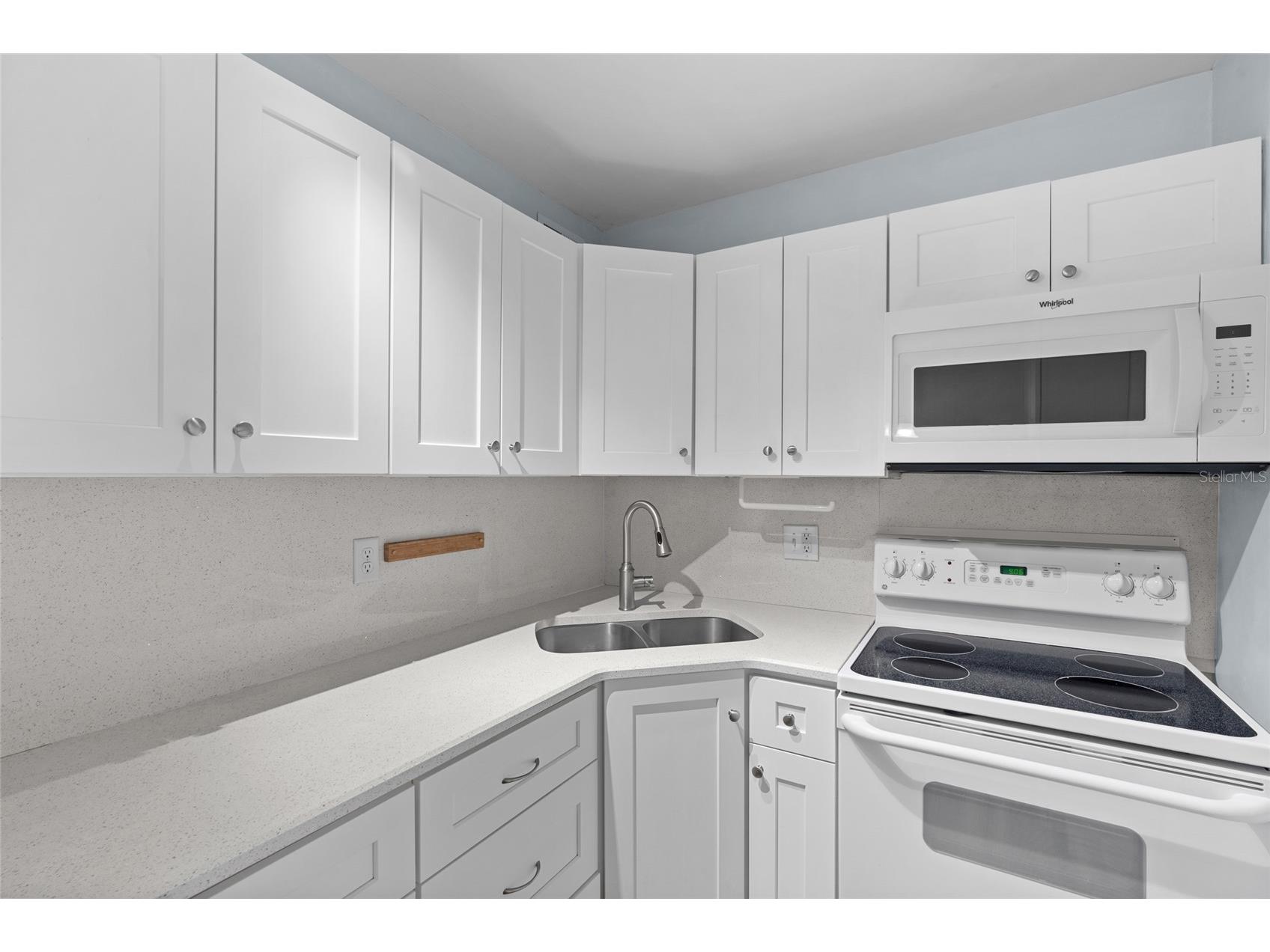 209 NE Lincoln Circle N #109 Saint Petersburg FL 33702 TB8494786 image7