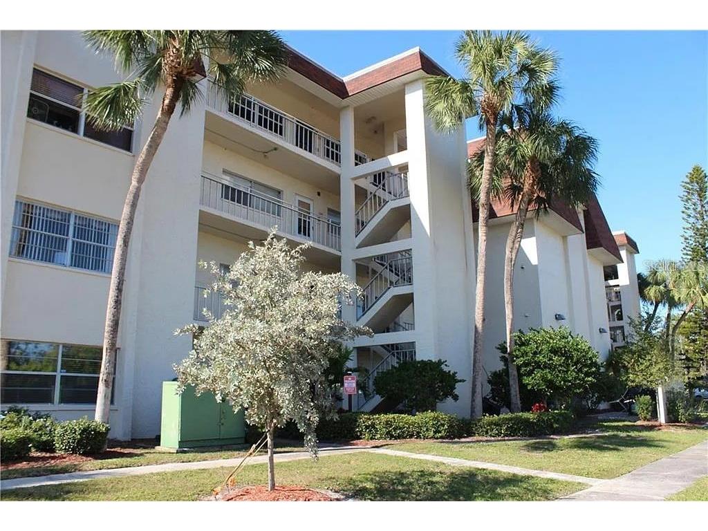 209 NE Lincoln Circle N #204 Saint Petersburg FL 33702 T3437372 image1