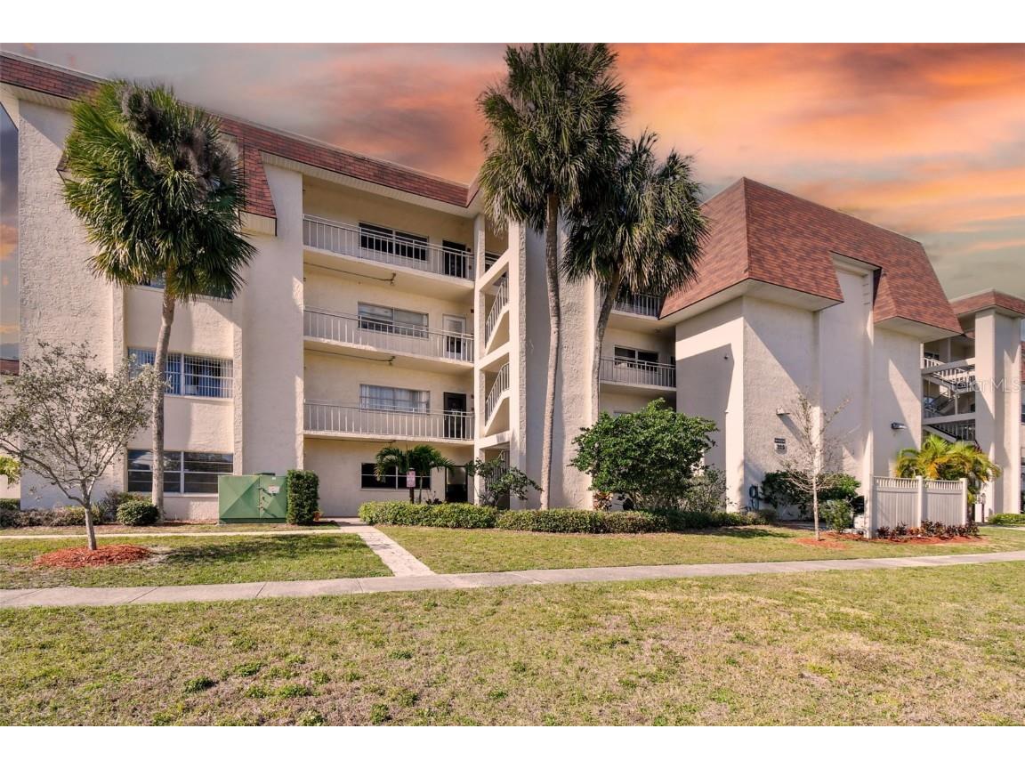 209 NE Lincoln Circle N #303 Saint Petersburg FL 33702 U8191613 image1