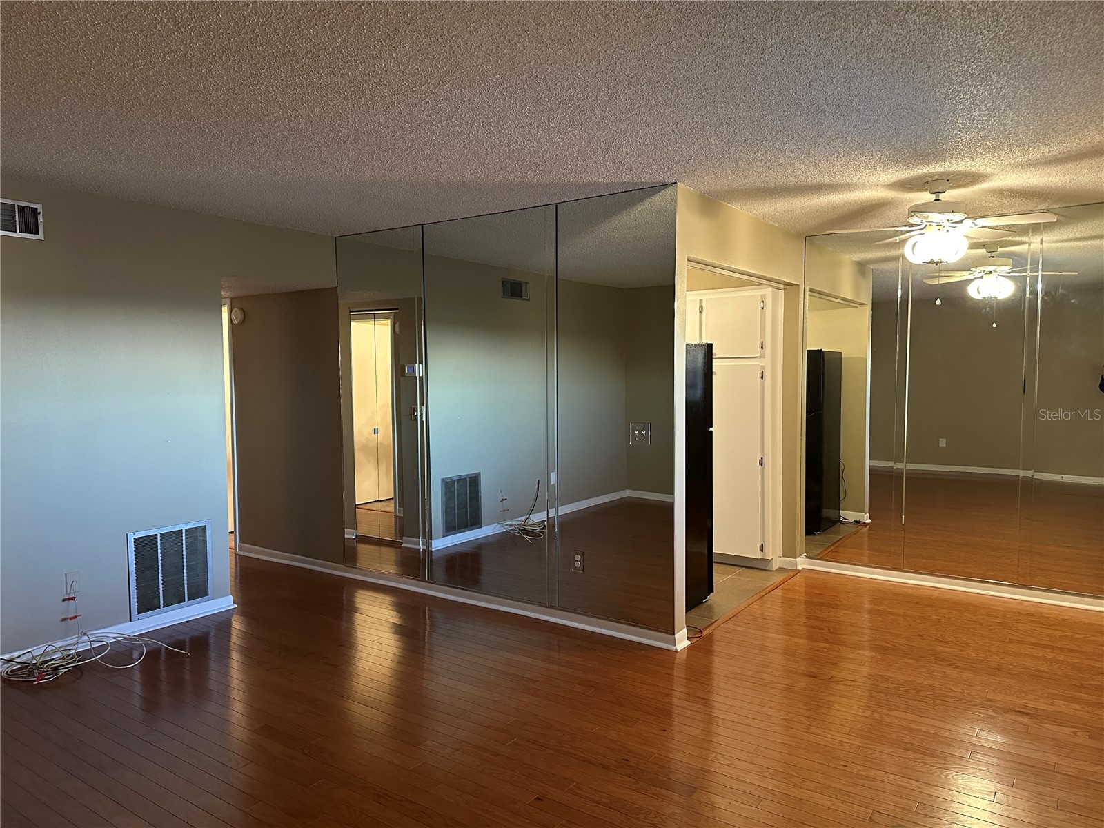 209 NE Lincoln Circle N #406 Saint Petersburg FL 33702 TB8487875 image3
