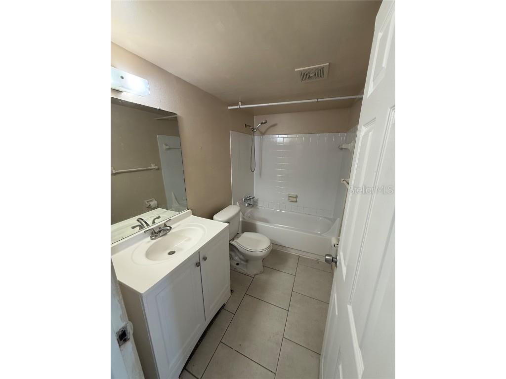 209 NW Jefferson Circle N #10 Saint Petersburg FL 33702 TB8452605 image8