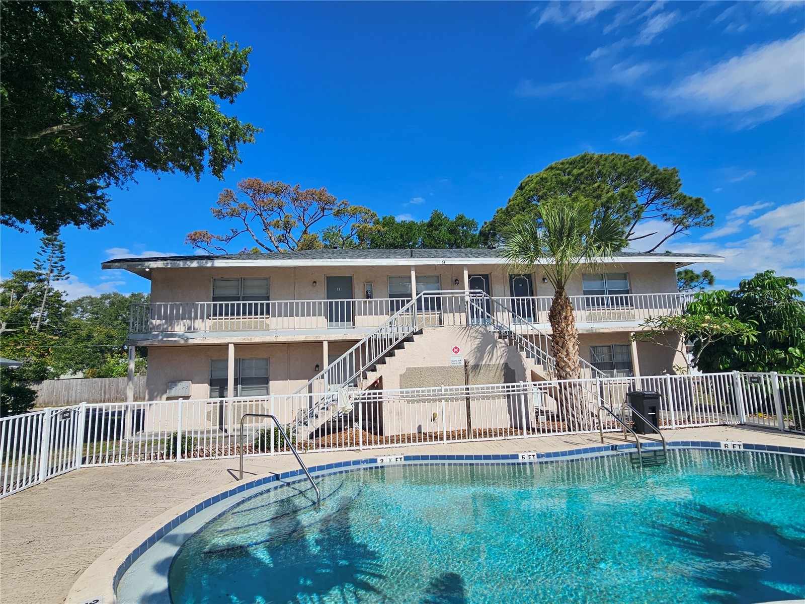209 NW Jefferson Circle N #15 Saint Petersburg FL 33702 TB8508892 image1