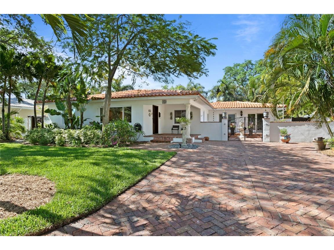 209 Rialto Way NE Saint Petersburg FL 33704 - PALMERA CANAL U8156208 image1