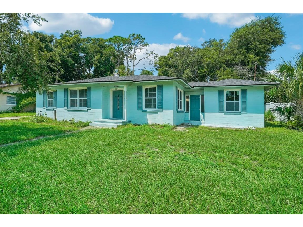 209 S College Street Leesburg FL 34748 O6232843 image1