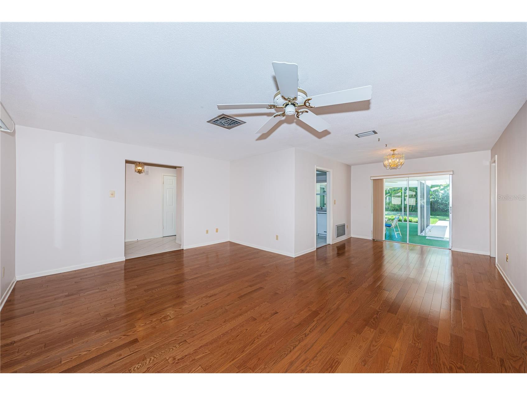 2093 Ashbury Drive Clearwater FL 33764 TB8516304 image19