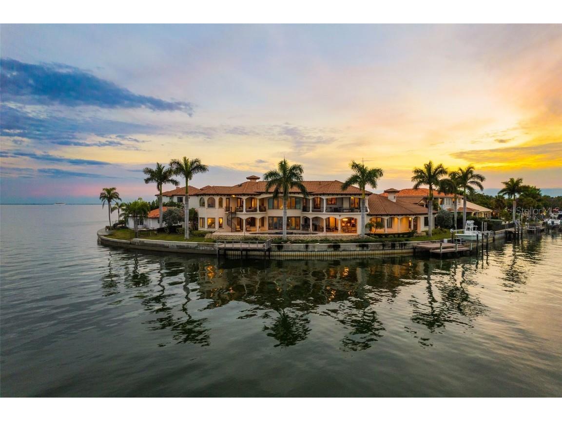 2093 Carolina Avenue NE Saint Petersburg FL 33703 U8183017 image1