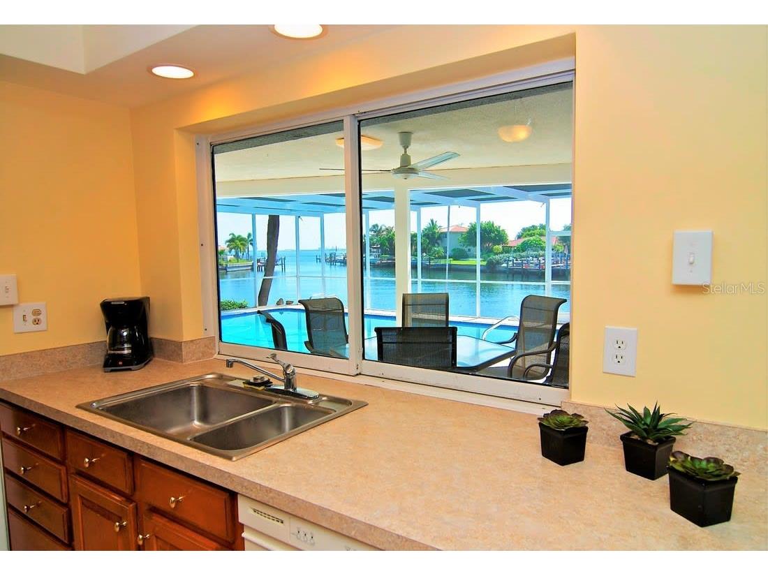 2096 Massachusetts Avenue NE Saint Petersburg FL 33703 - TAMPA BAY TB8392337 image15