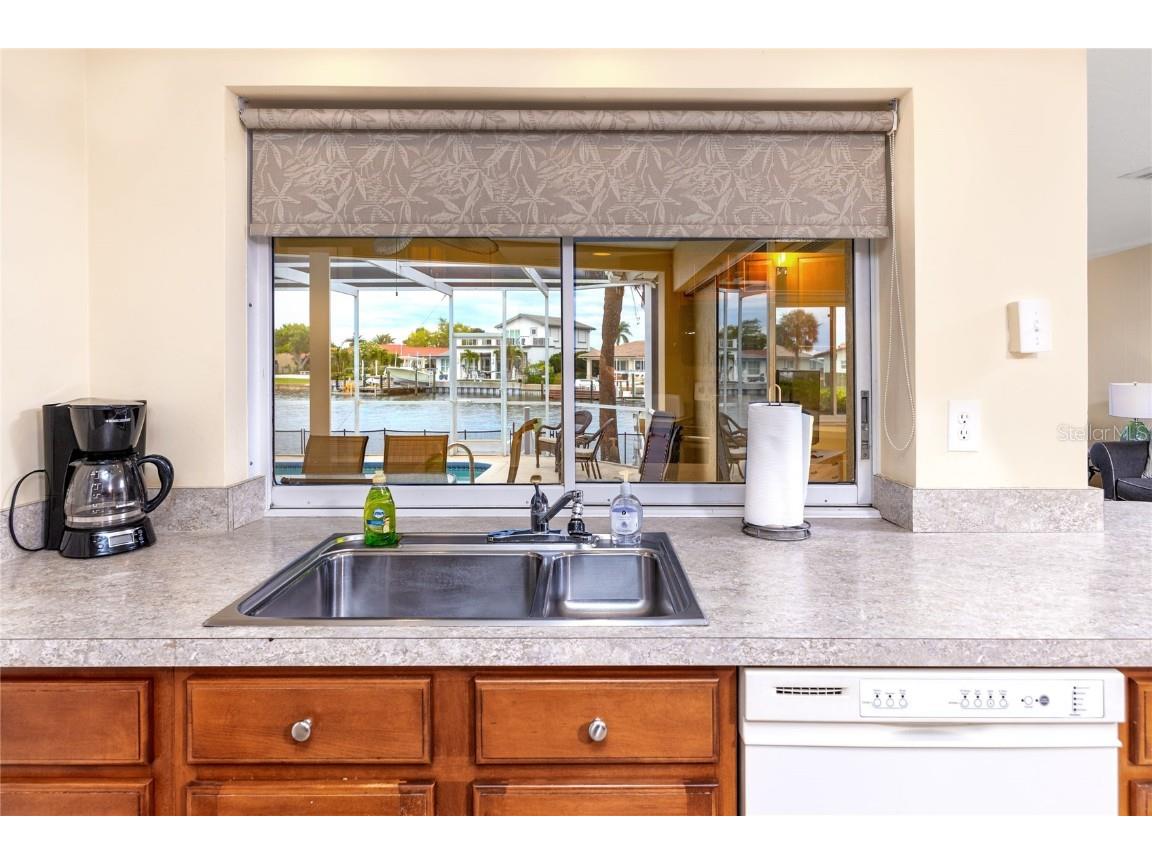 2096 Massachusetts Avenue NE Saint Petersburg FL 33703 - TAMPA BAY TB8392337 image16