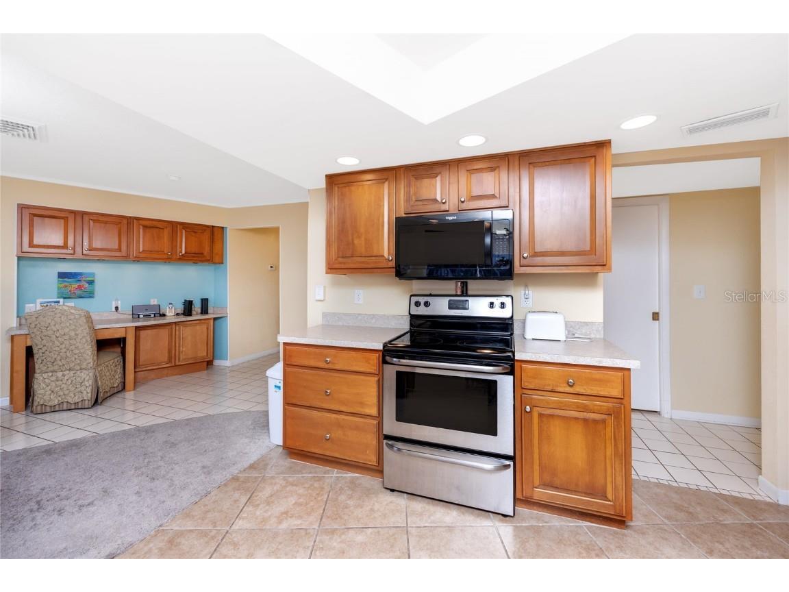 2096 Massachusetts Avenue NE Saint Petersburg FL 33703 - TAMPA BAY TB8392337 image18