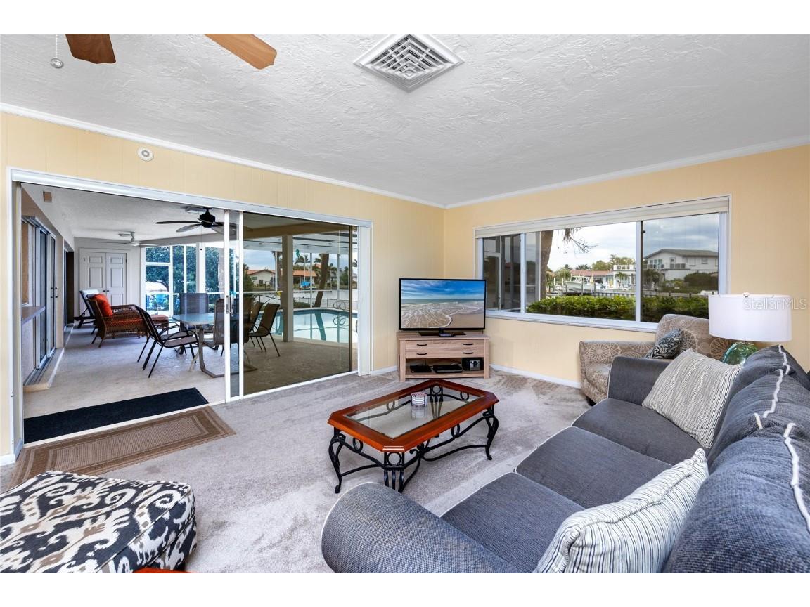 2096 Massachusetts Avenue NE Saint Petersburg FL 33703 - TAMPA BAY TB8392337 image23