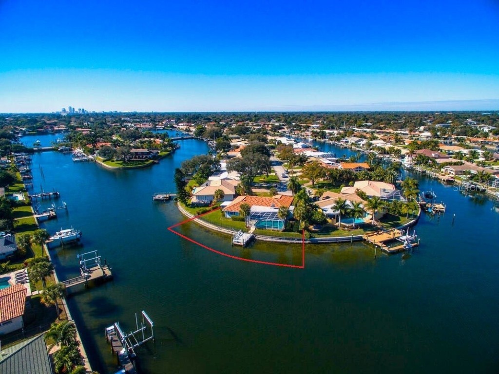 2096 Massachusetts Avenue NE Saint Petersburg FL 33703 - TAMPA BAY TB8392337 image3