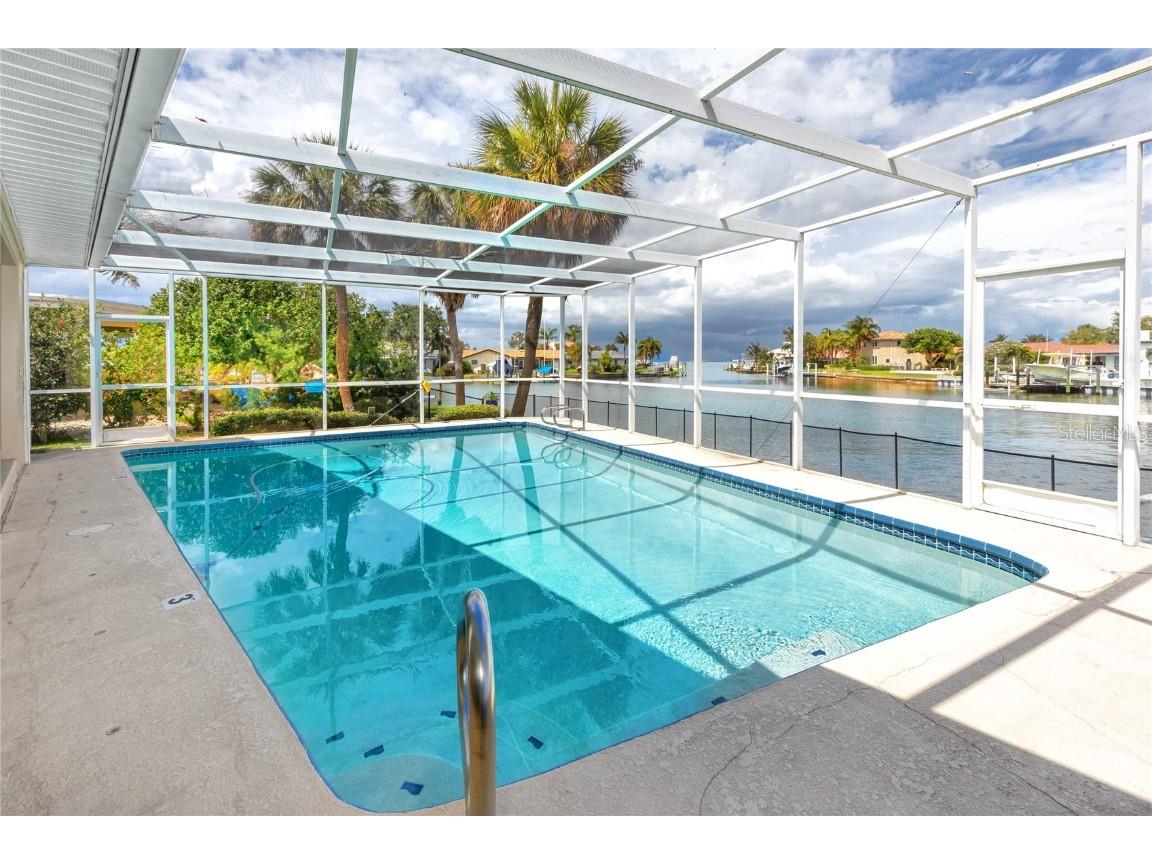 2096 Massachusetts Avenue NE Saint Petersburg FL 33703 - TAMPA BAY TB8392337 image40