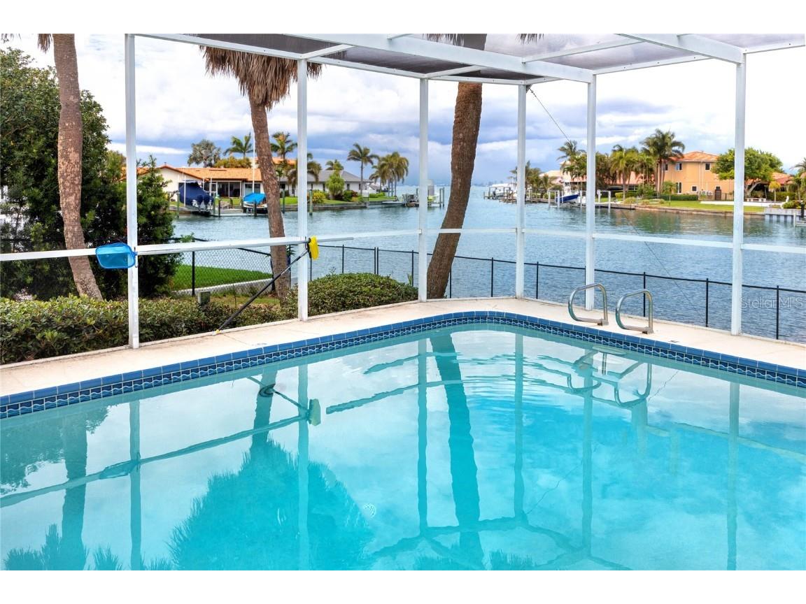 2096 Massachusetts Avenue NE Saint Petersburg FL 33703 - TAMPA BAY TB8392337 image43