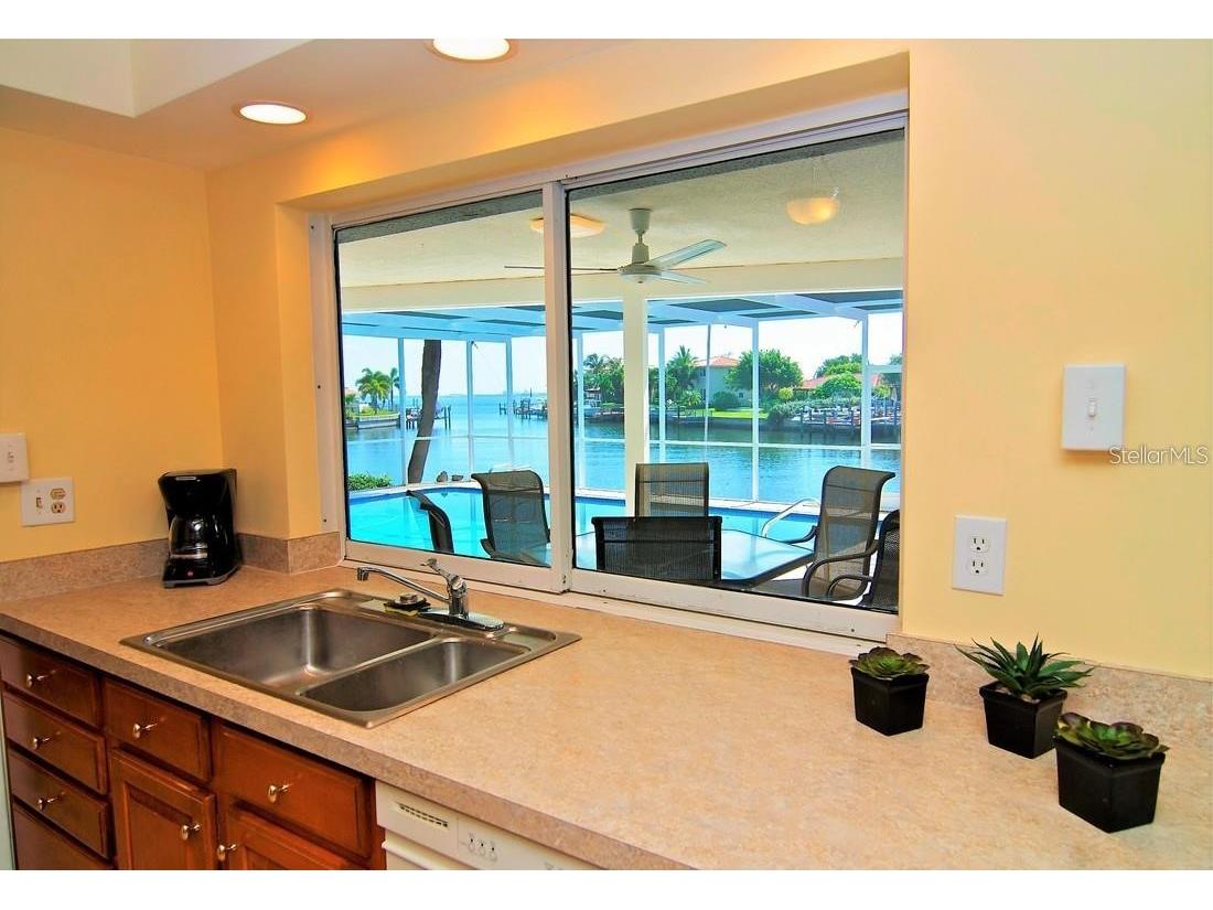 2096 Massachusetts Avenue NE Saint Petersburg FL 33703 - TAMPA BAY TB8405990 image12