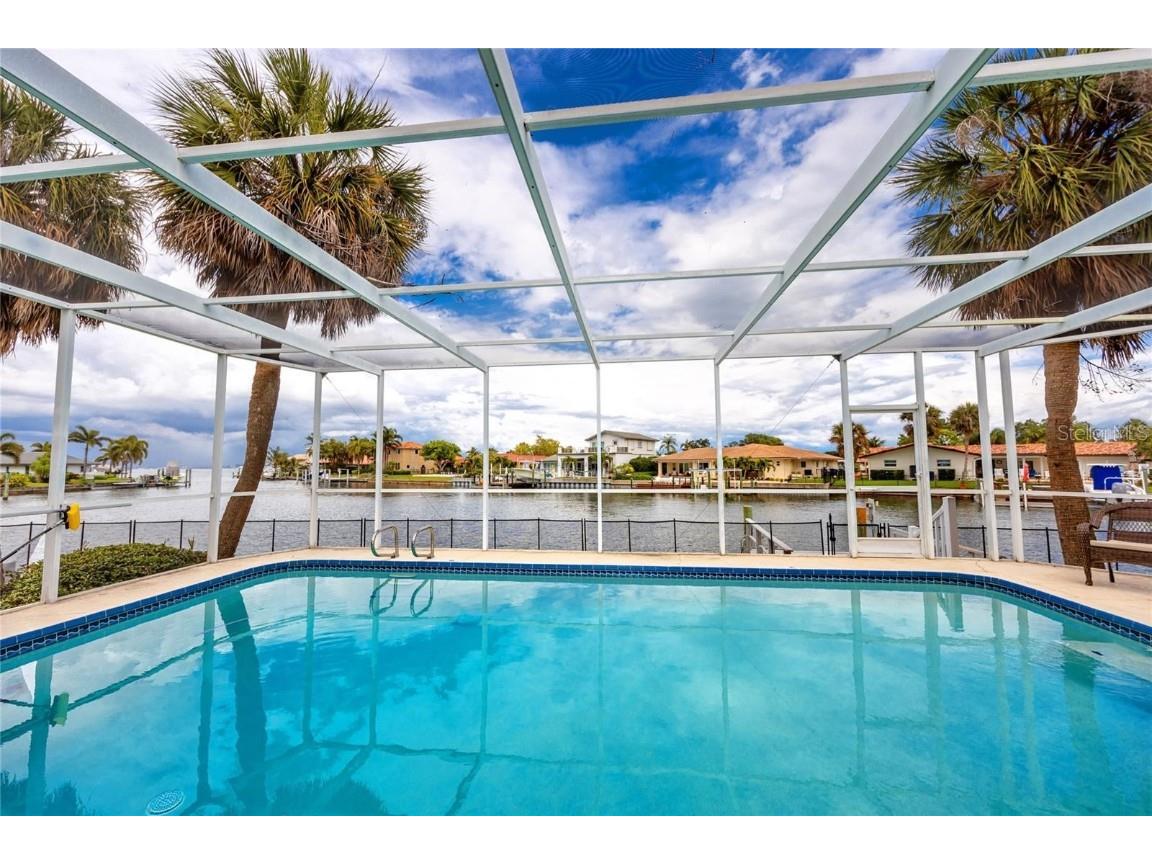 2096 Massachusetts Avenue NE Saint Petersburg FL 33703 - TAMPA BAY TB8405990 image42