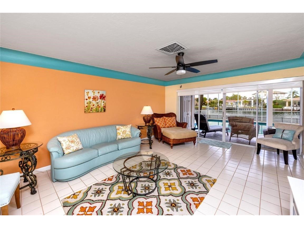 2096 Massachusetts Avenue NE Saint Petersburg FL 33703 - TAMPA BAY TB8405990 image8