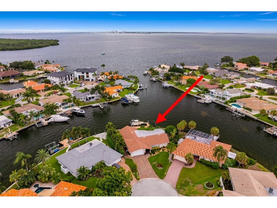 2097 Massachusetts Avenue NE Saint Petersburg FL 33703 - TAMPA BAY U8248278 image1