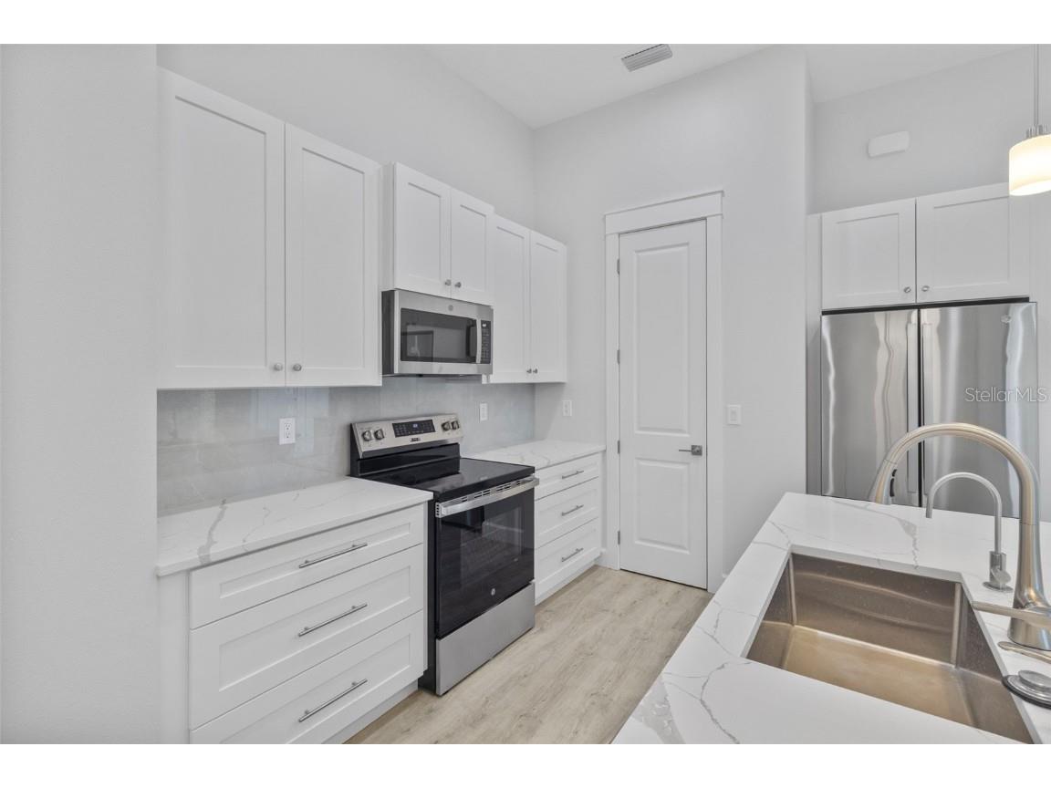 2098 Manheim Avenue North Port FL 34286 C7518708 image16