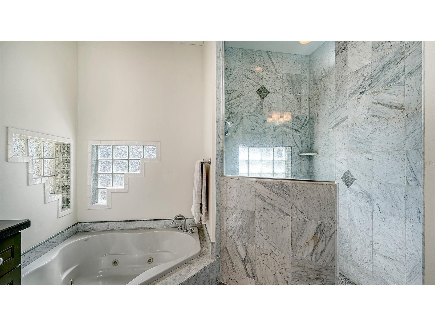 2098 Palm View Road Sarasota FL 34240 A4680898 image29