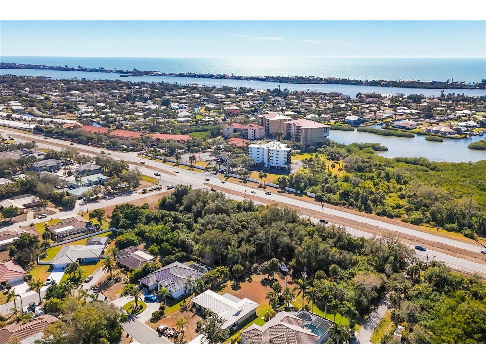 2099 S Tamiami Trail N Osprey FL 34229 A4677866 image10
