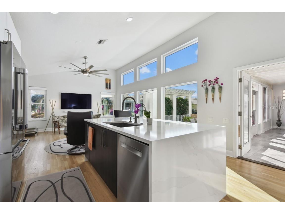 21 Crescent Place S Saint Petersburg FL 33711 TB8447433 image12