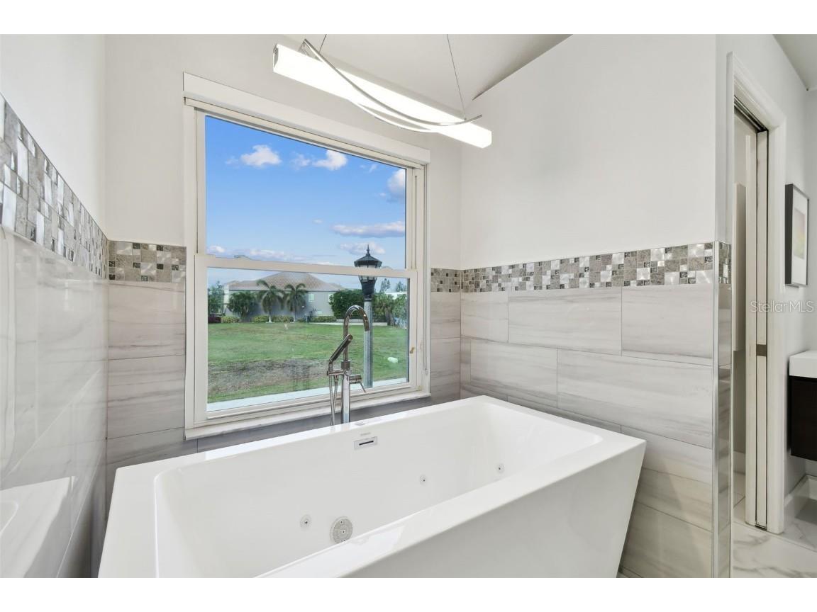 21 Crescent Place S Saint Petersburg FL 33711 TB8447433 image25