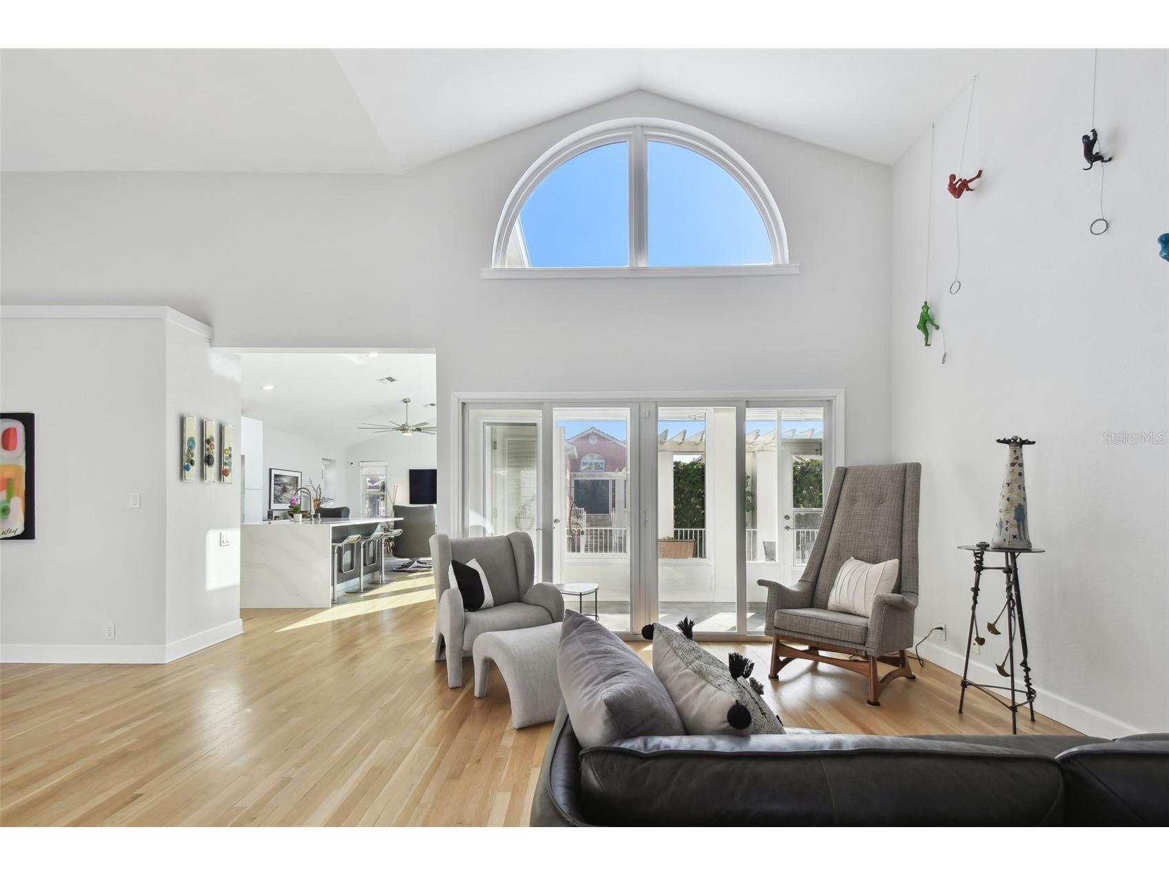 21 Crescent Place S Saint Petersburg FL 33711 TB8475820 image2