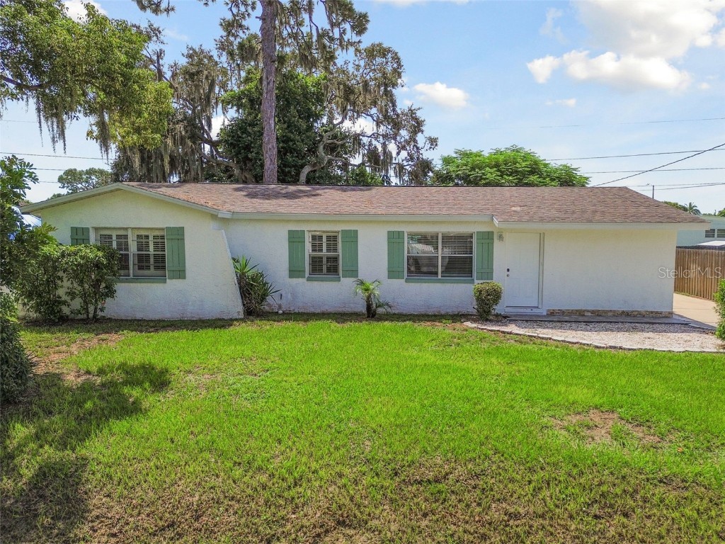 21 Lake Shore Drive Palm Harbor FL 34684 - LAKE TARPON TB8301215 image1