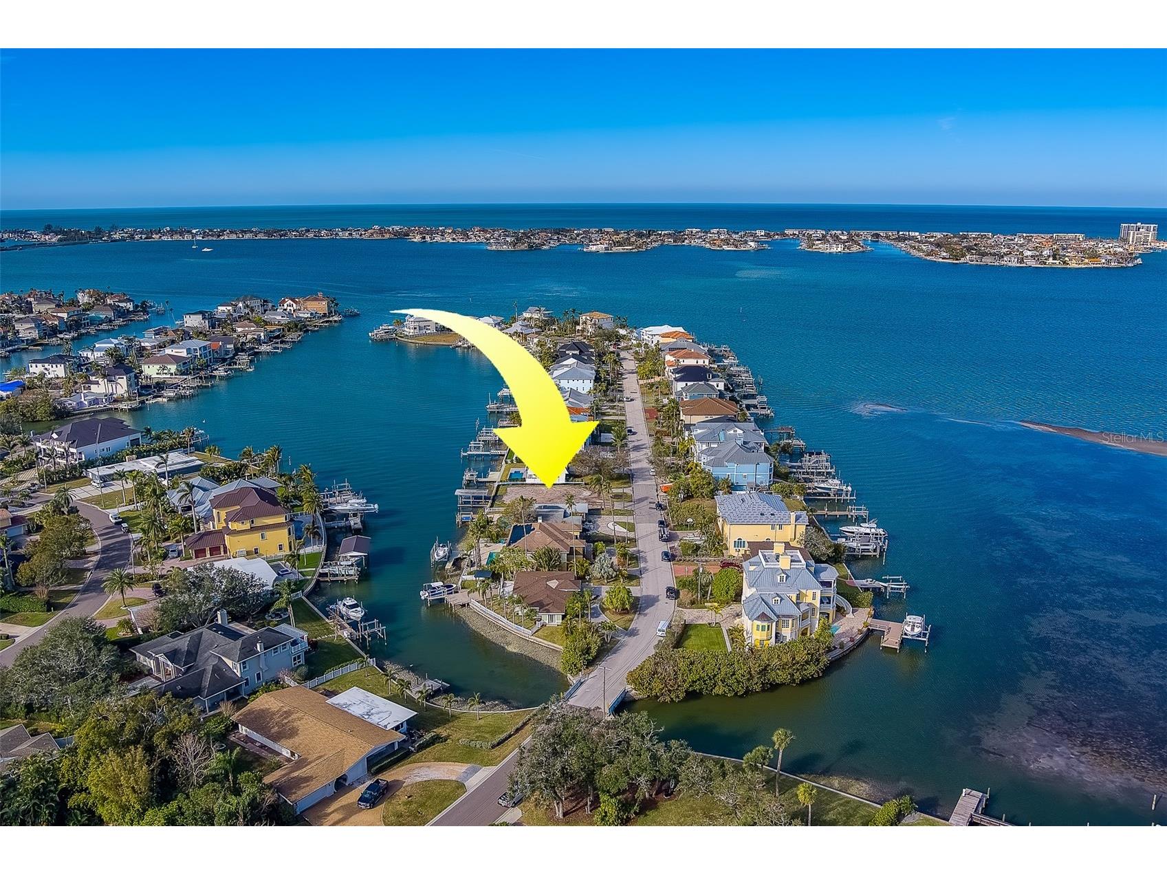 21 N Pine Circle Belleair FL 33756 - INTRACOASTAL WATERAY TB8342608 image1