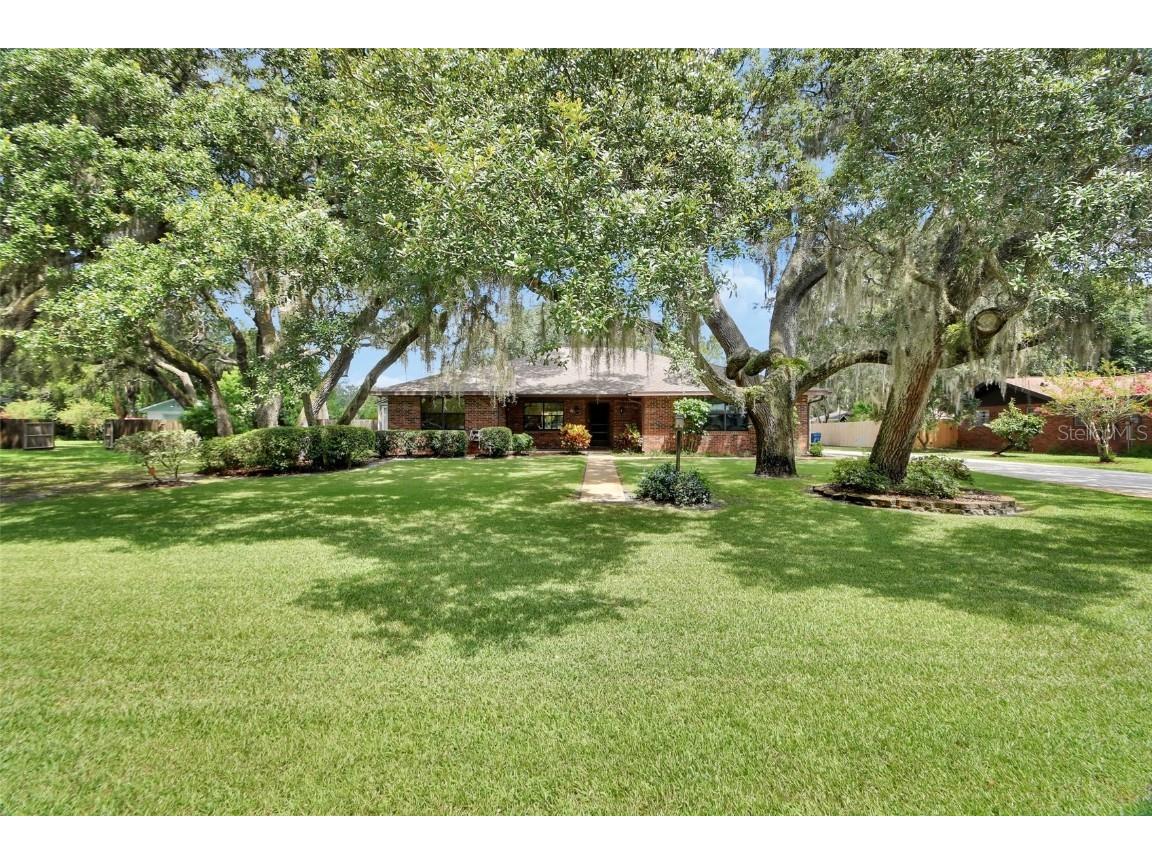 21 Poinsettia Drive Deland FL 32724 V4937431 image1