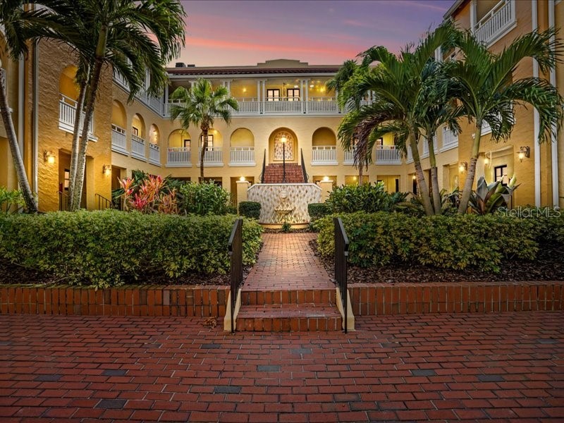 210 22nd Avenue NE #11 Saint Petersburg FL 33704 A4560225 image1