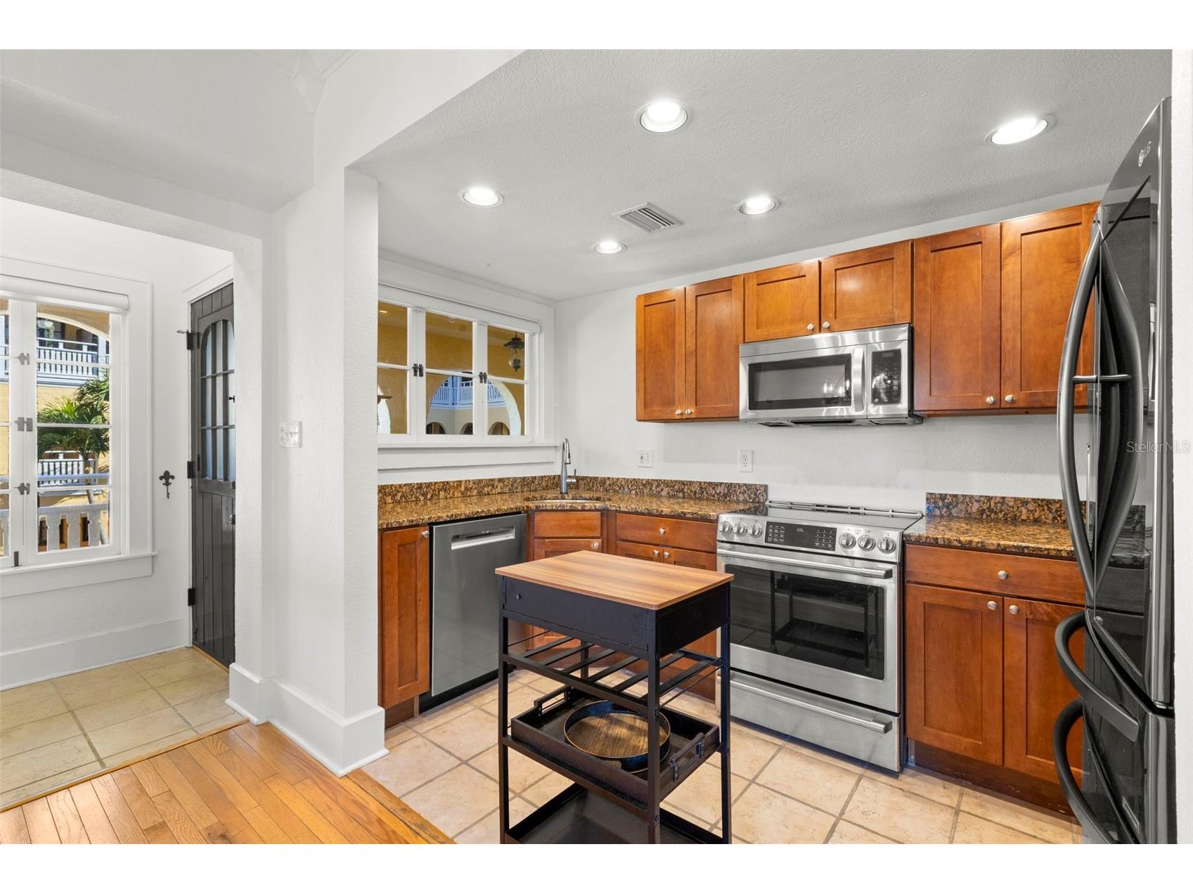 210 22nd Avenue NE #15 Saint Petersburg FL 33704 TB8466730 image9