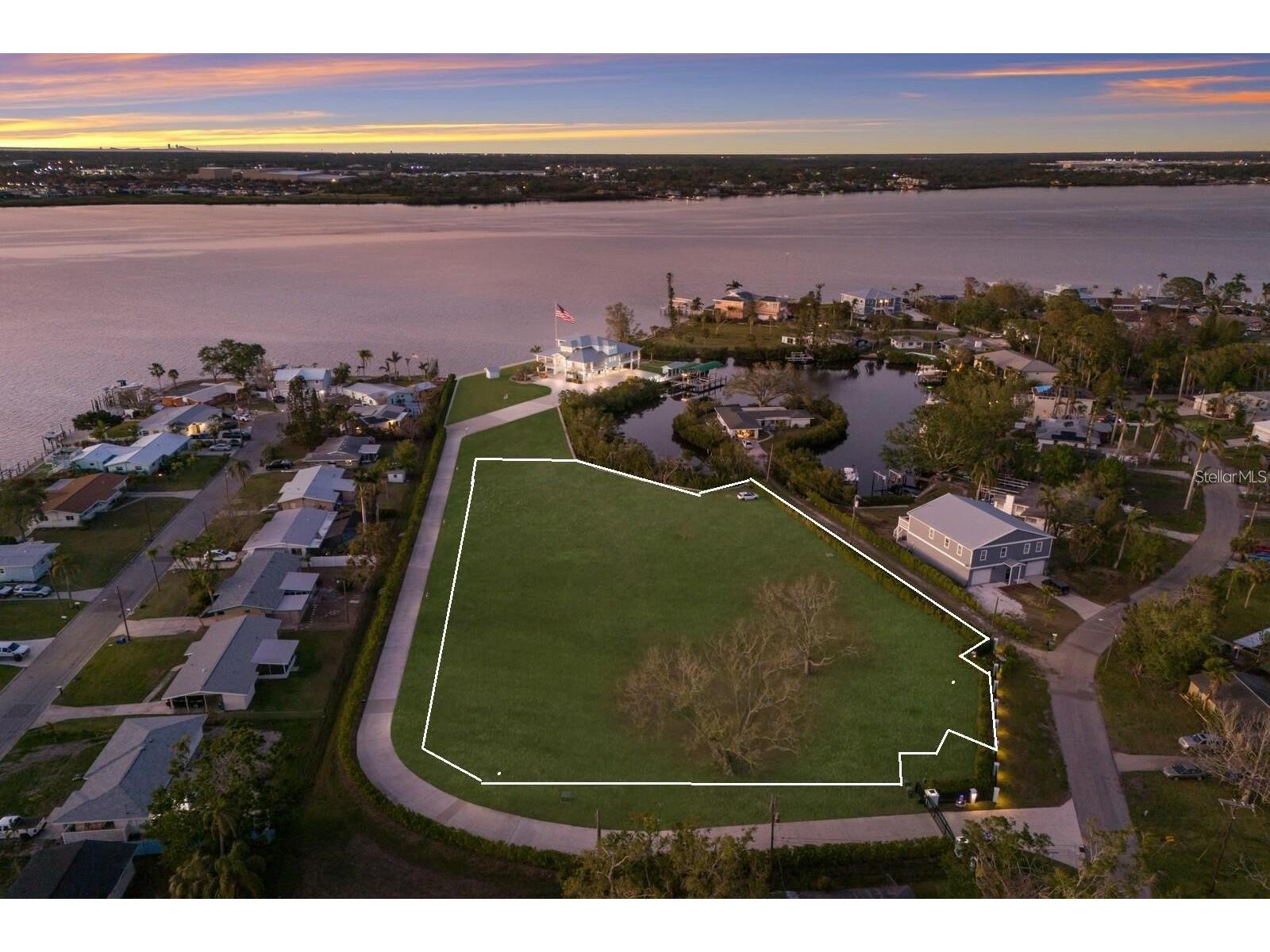 210 22nd Street Court NE Bradenton FL 34208 - MANATEE RIVER A4684677 image1