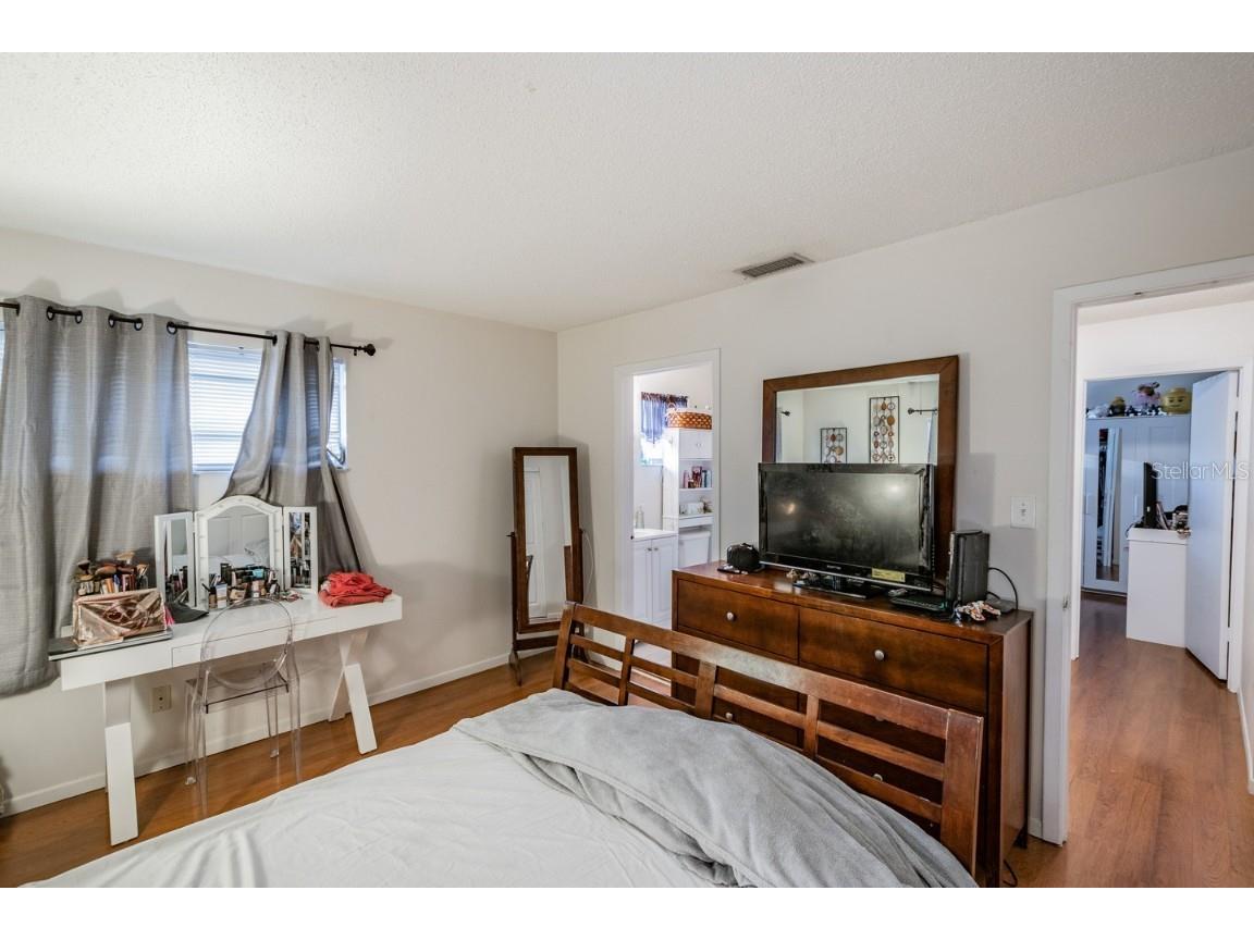 210 Amherst Avenue #100 Sarasota FL 34232 A4662960 image28