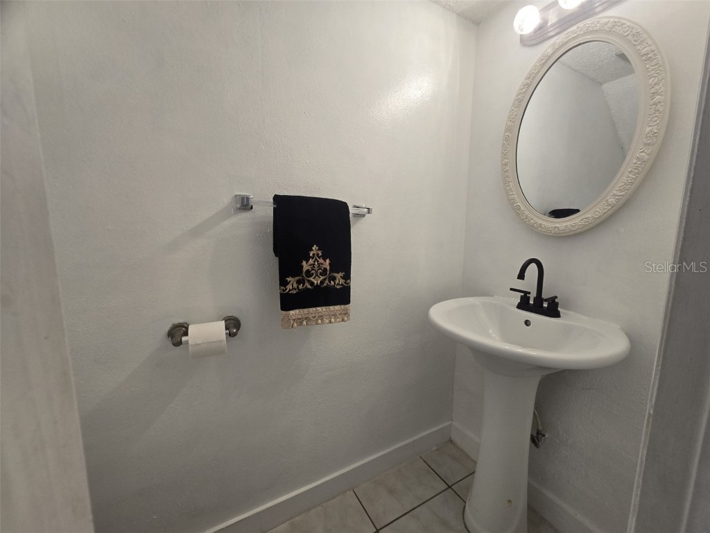 210 Amherst Avenue #100 Sarasota FL 34232 A4662960 image9