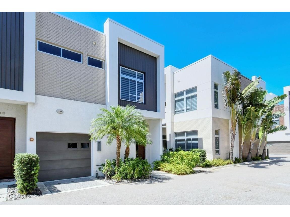 210 Cosmopolitan Court #210 Sarasota FL 34236 A4602967 image1