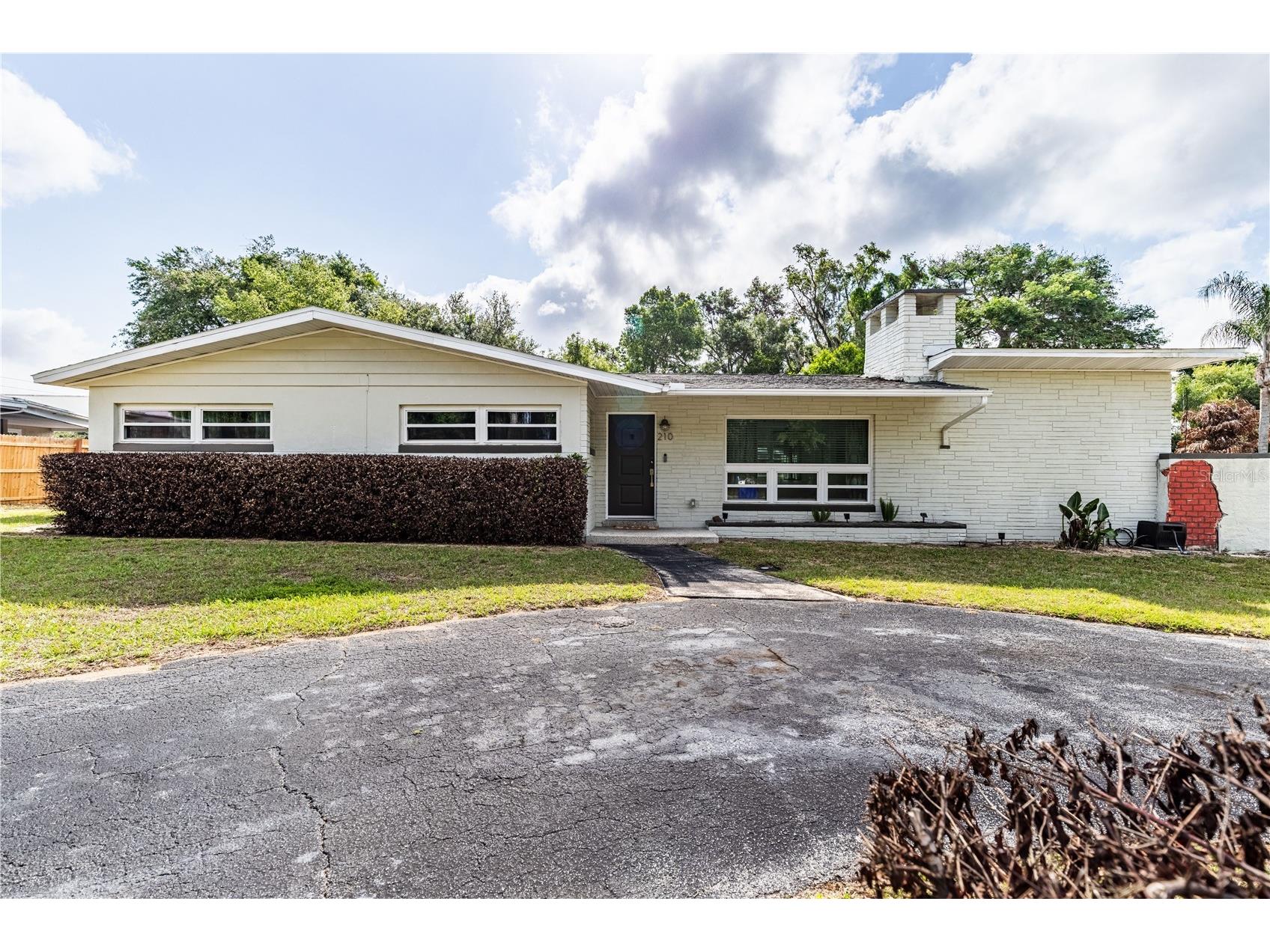 210 Donna Street Tavares FL 32778 G5111758 image1