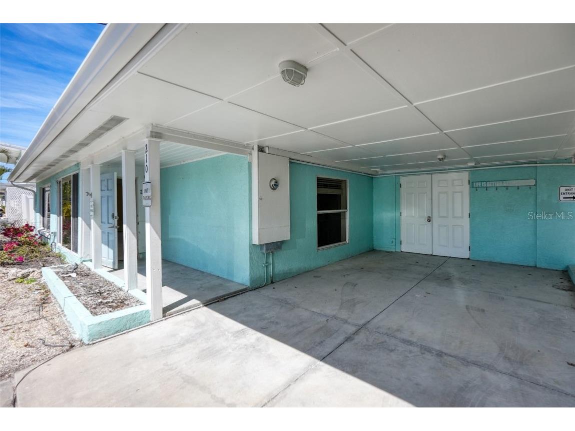 210 Haverkos Court Holmes Beach FL 34217 TB8333313 image1