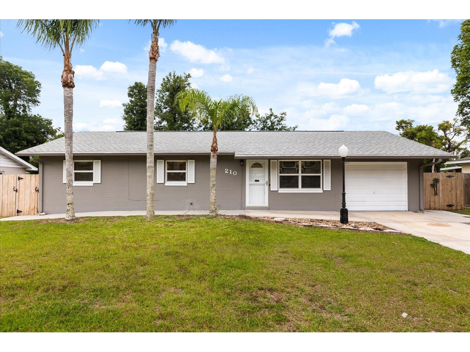 210 Kensington Avenue Deland FL 32724 V4948880 image1