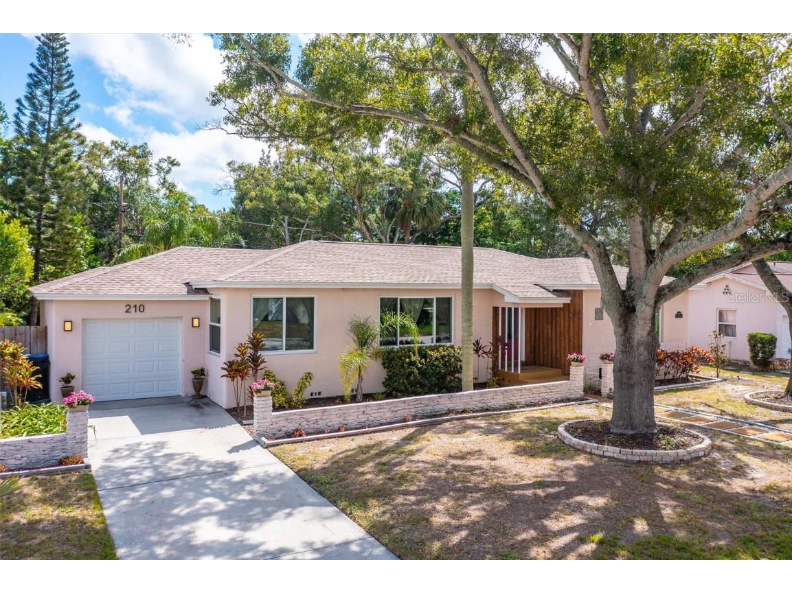 210 Madison Street S Saint Petersburg FL 33711 U8215246 image1